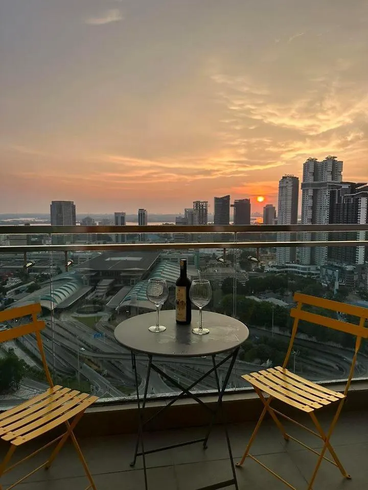 Paragon Suites Jacuzzi Suites Jchome By Mwm Johor Bahru 0*,