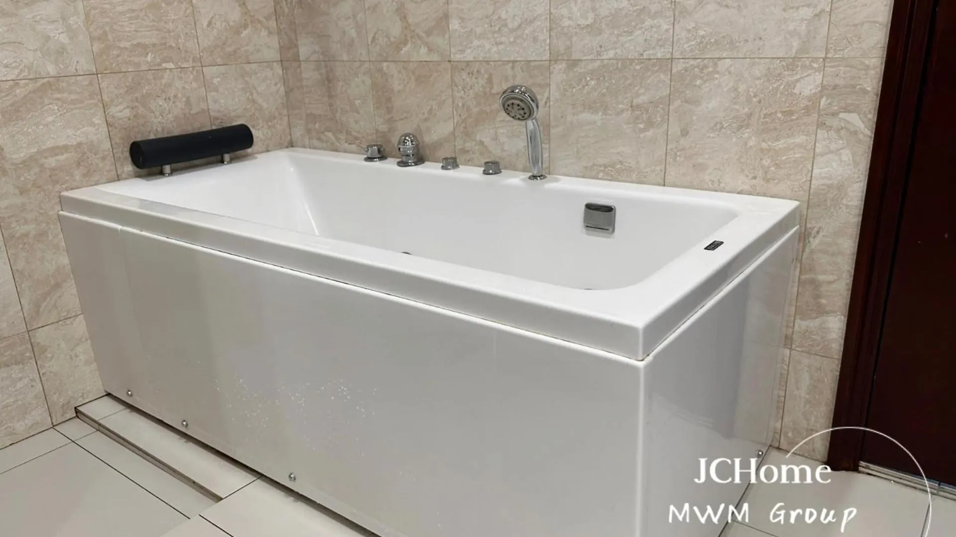 Paragon Suites Jacuzzi Suites Jchome By Mwm Johor Bahru Apartmán